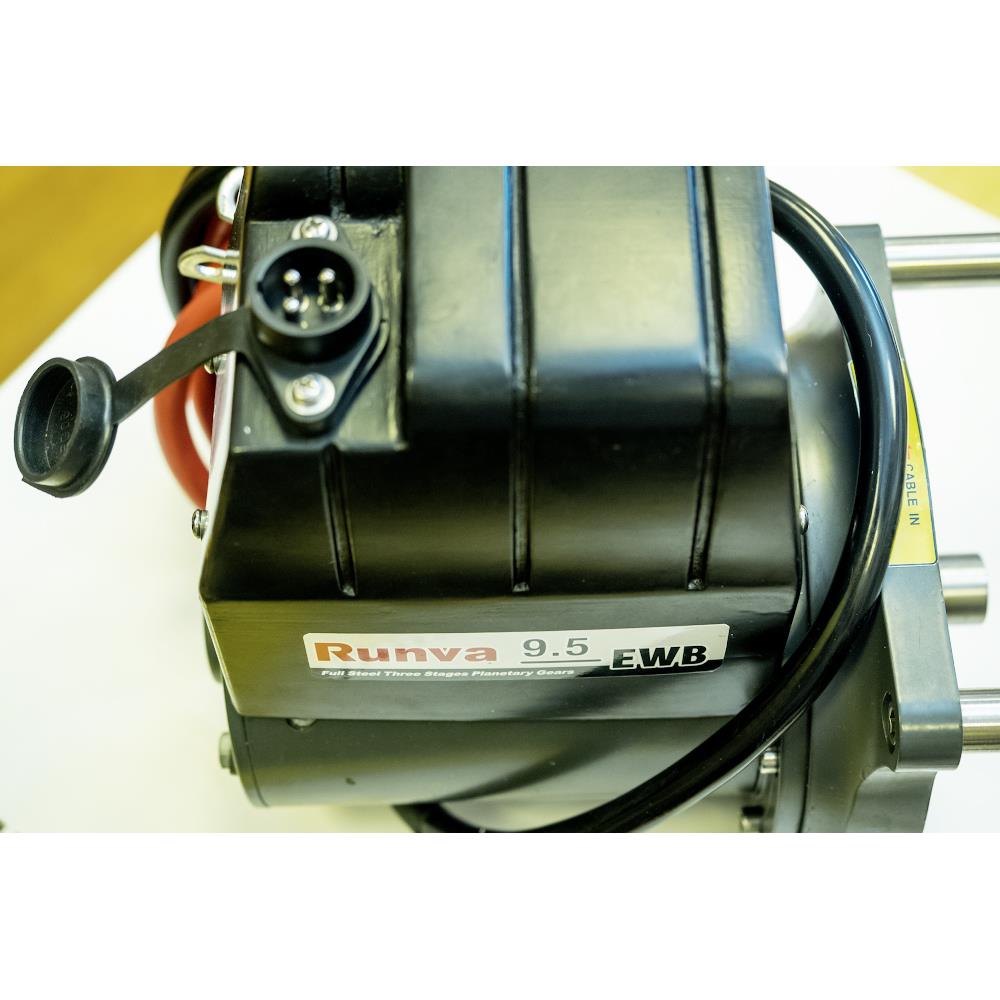 Лебёдка электрическая 12V Runva 9500 lbs 4350 кг (влагозащищенная)