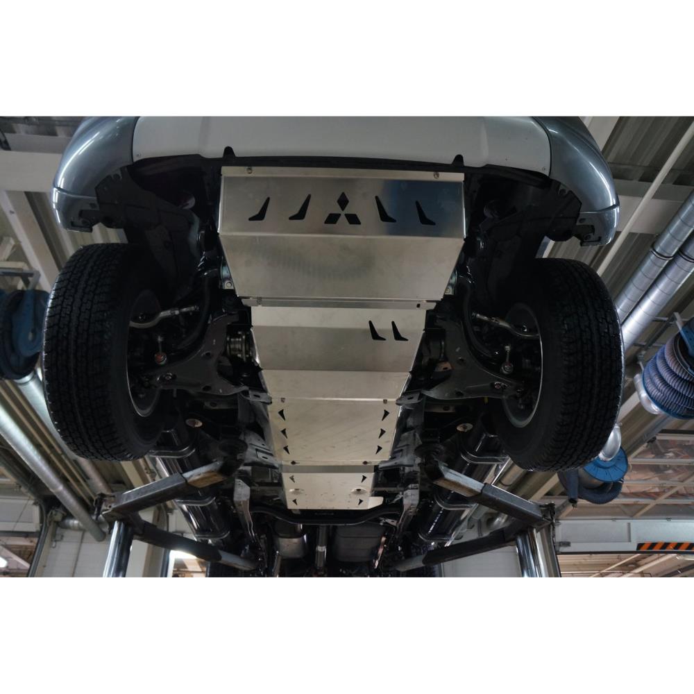 Защита днища MITSUBISHI L-200, V-все; КПП-все (2015-) / PAJERO SPORT, V-ВСЕ, КПП-ВСЕ (2015-) / FIAT FULLBACK (2016- ) из 4х частей (радиатор, картер, КПП, РК) (алюминий 4 мм)